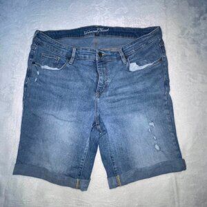 Universal Thread Jean Short Women 34x19 Size 18WR Blue Denim Pockets Ripped